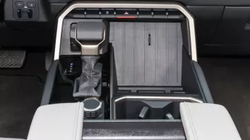 Tundra 2WD Limited White Inside Grey 2022