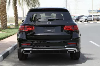 Mercedes GLC 300 Black Inside Red 2022