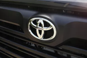 Toyota New Tundra DBL-CAB 4WD LB Outside White Inside Red 2022.