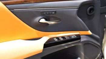 Lexus ES300h Hybrid Outside Titanium Inside Tan 2022.