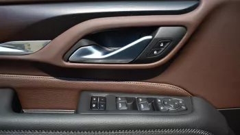 GMC YUKON DENAIL GCC OUTSIDE WHITE AND INSIDE BROWN MODEL 2022.