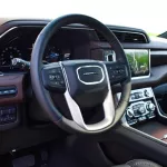 GMC YUKON DENAIL GCC OUTSIDE WHITE AND INSIDE BROWN MODEL 2022. - Thumbnail 13