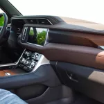 GMC YUKON DENAIL GCC OUTSIDE WHITE AND INSIDE BROWN MODEL 2022. - Thumbnail 14