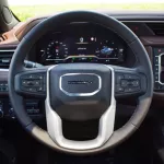 GMC YUKON DENAIL GCC OUTSIDE WHITE AND INSIDE BROWN MODEL 2022. - Thumbnail 17