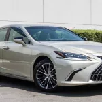 LEXUS ES300 HYBRID LUXURY COLOR OUTSIDE TITANIUM INSIDE BROWN MODEL 2023. - Thumbnail 2