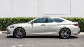 LEXUS ES300 HYBRID LUXURY COLOR OUTSIDE TITANIUM INSIDE BROWN MODEL 2023.