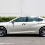 LEXUS ES300 HYBRID LUXURY COLOR OUTSIDE TITANIUM INSIDE BROWN MODEL 2023. - Thumbnail 5