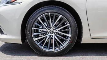 LEXUS ES300 HYBRID LUXURY COLOR OUTSIDE TITANIUM INSIDE BROWN MODEL 2023.
