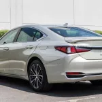 LEXUS ES300 HYBRID LUXURY COLOR OUTSIDE TITANIUM INSIDE BROWN MODEL 2023. - Thumbnail 7