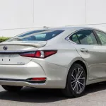 LEXUS ES300 HYBRID LUXURY COLOR OUTSIDE TITANIUM INSIDE BROWN MODEL 2023. - Thumbnail 9