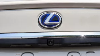 LEXUS ES300 HYBRID LUXURY COLOR OUTSIDE TITANIUM INSIDE BROWN MODEL 2023.