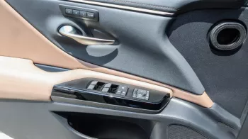LEXUS ES300 HYBRID LUXURY COLOR OUTSIDE TITANIUM INSIDE BROWN MODEL 2023.