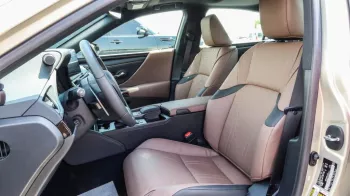 LEXUS ES300 HYBRID LUXURY COLOR OUTSIDE TITANIUM INSIDE BROWN MODEL 2023.