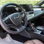 LEXUS ES300 HYBRID LUXURY COLOR OUTSIDE TITANIUM INSIDE BROWN MODEL 2023. - Thumbnail 14