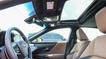 LEXUS ES300 HYBRID LUXURY COLOR OUTSIDE TITANIUM INSIDE BROWN MODEL 2023.