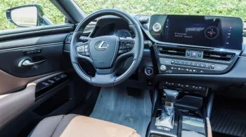 LEXUS ES300 HYBRID LUXURY COLOR OUTSIDE TITANIUM INSIDE BROWN MODEL 2023.