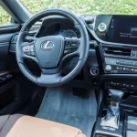 LEXUS ES300 HYBRID LUXURY COLOR OUTSIDE TITANIUM INSIDE BROWN MODEL 2023. - Thumbnail 20