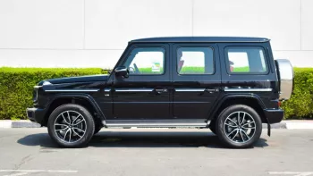 Mercedes Benz G500 OUTSIDE Black INSIDE Red MODEL 2022.