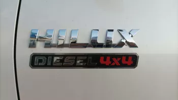 toyota hilux 2.4ltr 4x4 GLX GLX S SRS*Full option* M/T *Reverse camera*Dual A/C*Automatic climat
