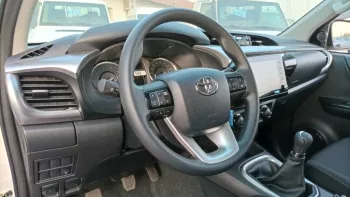 toyota hilux 2.4ltr 4x4 GLX GLX S SRS*Full option* M/T *Reverse camera*Dual A/C*Automatic climat