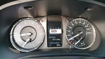 toyota hilux 2.4ltr 4x4 GLX GLX S SRS*Full option* M/T *Reverse camera*Dual A/C*Automatic climat