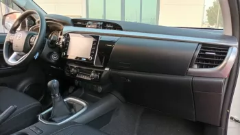 toyota hilux 2.4ltr 4x4 GLX GLX S SRS*Full option* M/T *Reverse camera*Dual A/C*Automatic climat