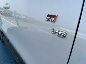 Toyota Hilux 4.0L V6 GR 2022 A/T Pickup Double Cup