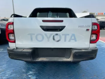 Toyota Hilux 4.0L V6 GR 2022 A/T Pickup Double Cup