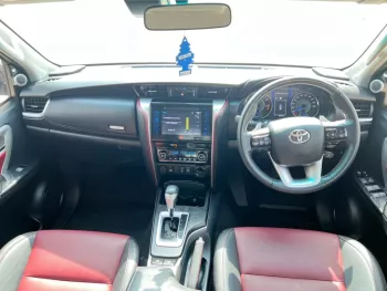 TOYOTA FORTUNER - 2020 RIGHT HAND DRIVE DIESEL