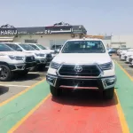 Hilux 2022 GCC spec full options petrol - Thumbnail 1