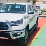 Hilux 2022 GCC spec full options petrol - Thumbnail 2