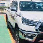 Hilux 2022 GCC spec full options petrol - Thumbnail 5