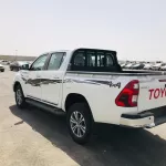 Hilux 2022 GCC spec full options petro automatic - Thumbnail 5