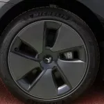 tesla model 3 - Thumbnail 5