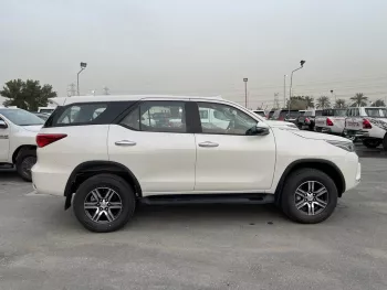 Toyota Fortuner 2.7L 4x4 AT (2022Model)