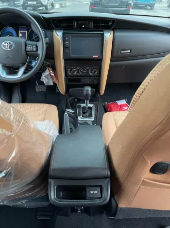 Toyota Fortuner 2.7L 4x4 AT (2022Model)