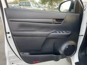 TOYOTA HILUX 2.4L DC 4X4 AT BASIC MY2022