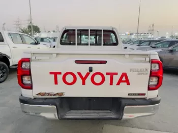 TOYOTA HILUX 2.4L DSL MID OPTION MT MY2022
