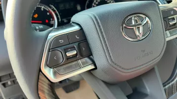 Toyota Land Cruiser VXR 3.5L 6Cyl 2022 4WD