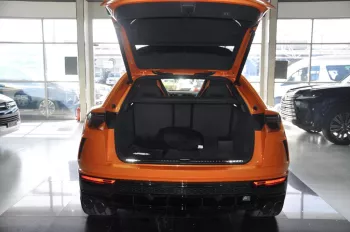 Lamborghini Urus PEARL CAPSULE EDITION - 2022 petrol automatic