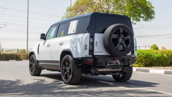 Land Rover Defender 8CYL 2023 WARRANTY (5Y)