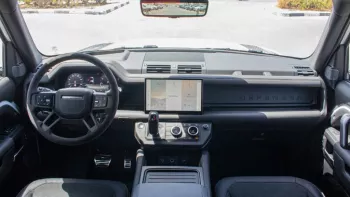 Land Rover Defender 8CYL 2023 WARRANTY (5Y)