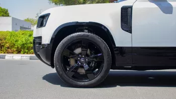 Land Rover Defender 8CYL 2023 WARRANTY (5Y)