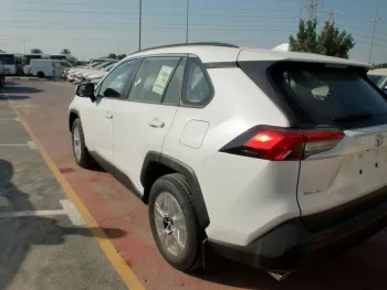 TOYOTA RAV4 , 2.5L PETROL , 4WD , Automatic transmission , Sunroof , cloth seats , rear view camera , push start , 2022MY