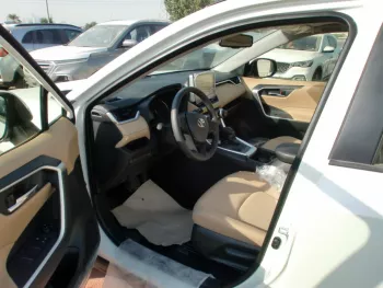 TOYOTA RAV4 , 2.5L PETROL , 4WD , Automatic transmission , Sunroof , cloth seats , rear view camera , push start , 2022MY