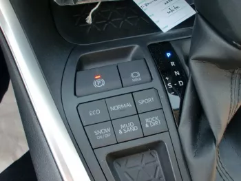 TOYOTA RAV4 , 2.5L PETROL , 4WD , Automatic transmission , Sunroof , cloth seats , rear view camera , push start , 2022MY
