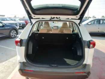 TOYOTA RAV4 , 2.5L PETROL , 4WD , Automatic transmission , Sunroof , cloth seats , rear view camera , push start , 2022MY