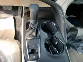 TOYOTA CAMRY LE BASIC , 2.5L PETROL , POWER WINDOWS , AUTOMATIC TRANSMISSION , CLOTH SEATS , 2022MY