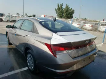 HYUNDAI ELANTRA 1.6L , AUTOMATIC TRANSMISSION , STEEL WHEELS , CLOTH SEATS , MID OPTION 2022MY
