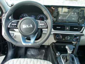 KIA SELTOS HI 4X2 AUTOMATIC 1.6L LEATHER SEATS , SUNROOF , 2023 MY